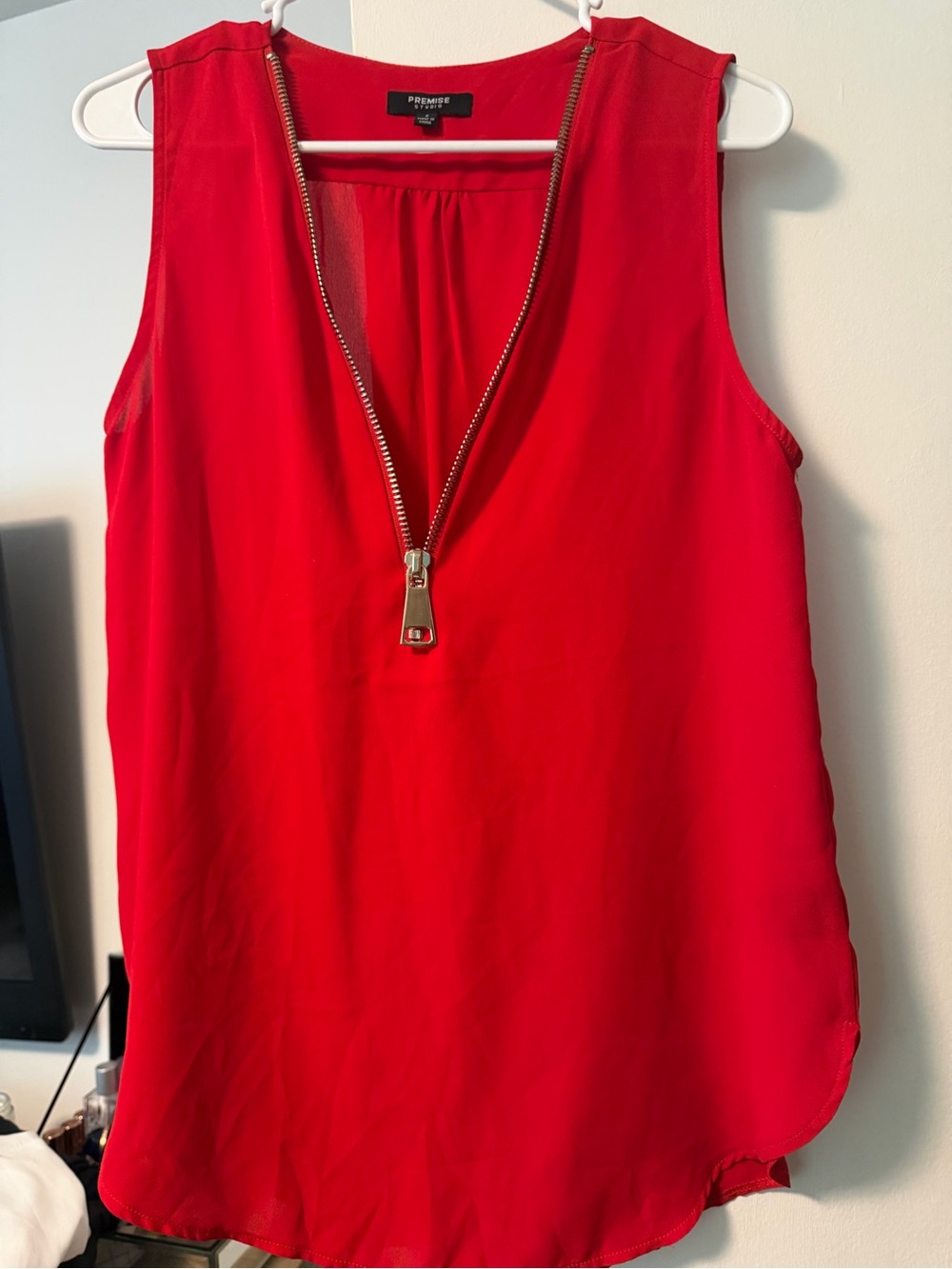 Premise Red Sleeveless Zip-Front Blouse - SMALL